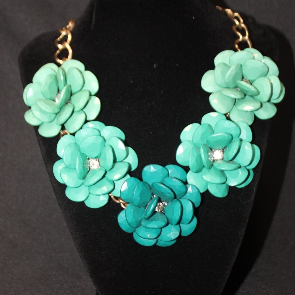 Turquoise Floral Two-Tone Statement Necklace - Picture 4 of 13